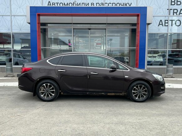 2013 Opel Astra J Рестайлинг, коричневый, 700000 рублей - вид 6