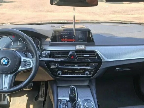 2019 BMW 5 серии 520d xDrive VII (G30/G31/G38), чёрный, 2650000 рублей - вид 3