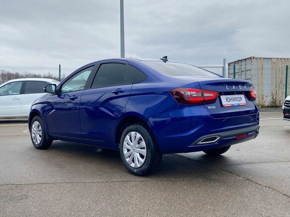 2026 Lada (ВАЗ) Vesta I Рестайлинг (NG), синий, 1735900 рублей - вид 3