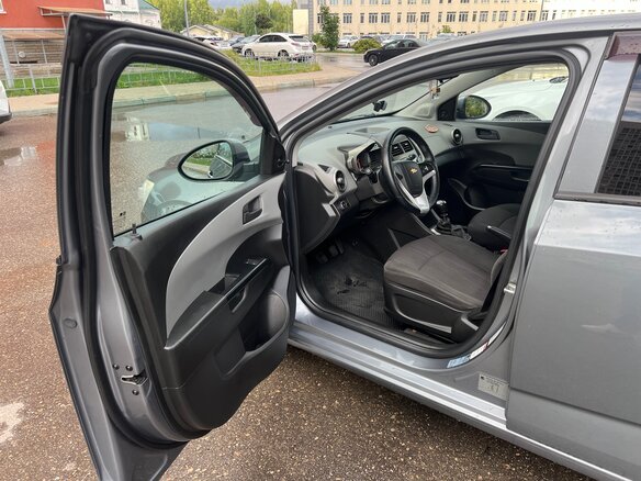 2013 Chevrolet Aveo II, серый, 550000 рублей - вид 6