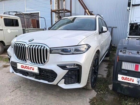 2021 BMW X7 30d I (G07), белый, 6600000 рублей - вид 2