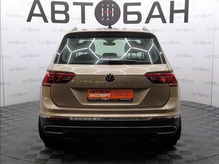 2021 Volkswagen Tiguan II Рестайлинг, коричневый, 2600000 рублей, вид 5