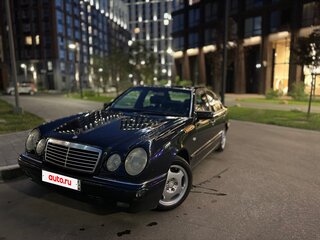 1998 Mercedes-Benz E-Класс 240 II (W210, S210), чёрный, 515000 рублей, вид 1