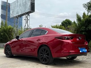 2022 Mazda 3 Axela IV (BP), красный, 1433000 рублей, вид 4
