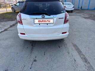 2013 Honda Fit Shuttle I Рестайлинг, белый, 700000 рублей, вид 3