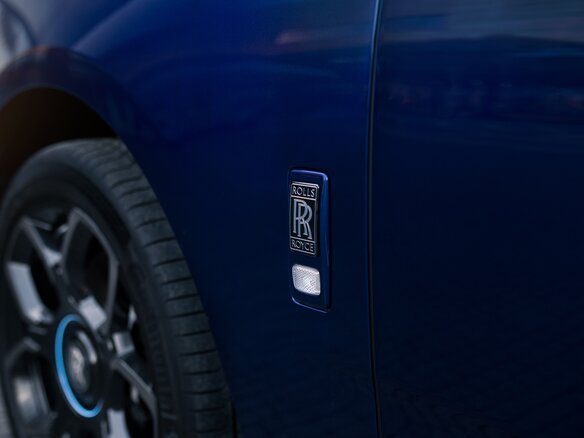 2024 Rolls-Royce Cullinan Black Badge I (Series I), синий, 79000000 рублей - вид 11