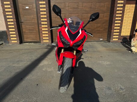 2021 Honda CBR 650R, красный, 970000 рублей, вид 3