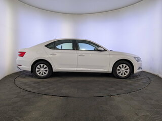 2019 Skoda Superb III, белый, 2450000 рублей, вид 4