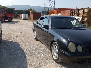 2001 Mercedes-Benz E-Класс 220 II (W210, S210) Рестайлинг, чёрный, 265000 рублей, вид 2