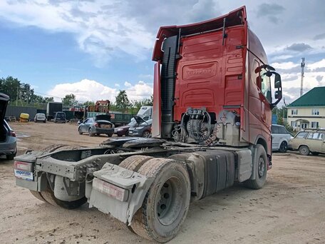 2015 Volvo FH, красный, 5538500 рублей, вид 3