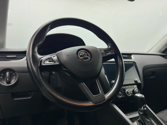 2017 Skoda Octavia III (A7) Рестайлинг, серый, 1795000 рублей - вид 18
