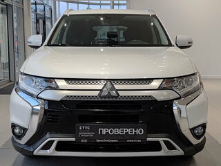 2019 Mitsubishi Outlander III Рестайлинг 3, белый, 2247000 рублей, вид 2