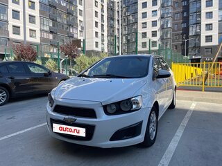 2013 Chevrolet Aveo II, белый, 700000 рублей, вид 1