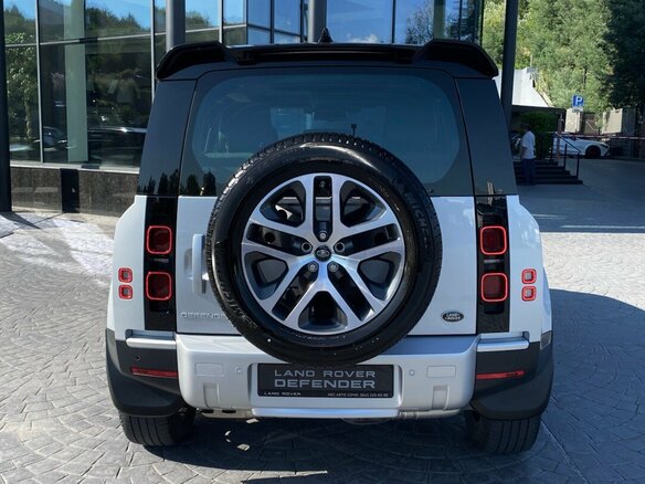 2021 Land Rover Defender 90 II, серебристый, 7250000 рублей - вид 3
