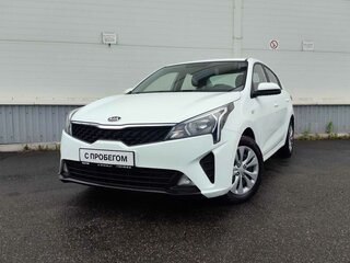 2020 Kia Rio IV Рестайлинг, белый, 1580000 рублей, вид 1