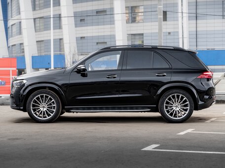 2025 Mercedes-Benz GLE 450 d II (V167) Рестайлинг, чёрный, вид 4