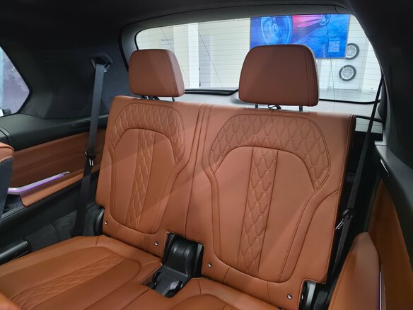 2026 BMW X7 40d I (G07) Рестайлинг, чёрный, 17440000 рублей - вид 30