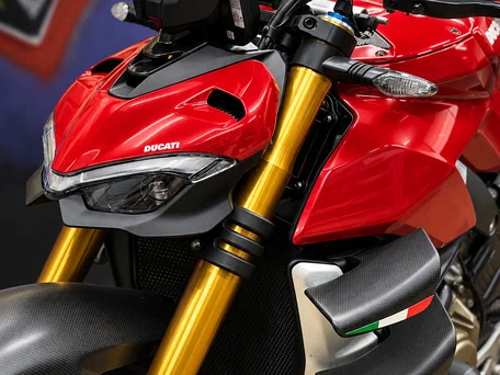 2022 Ducati Streetfighter V4, красный, 1900000 рублей, вид 2