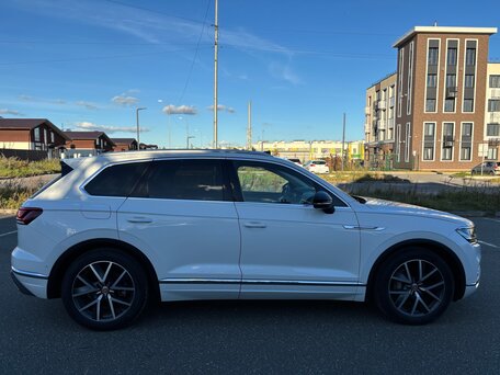 2020 Volkswagen Touareg III, белый, 5250000 рублей, вид 5