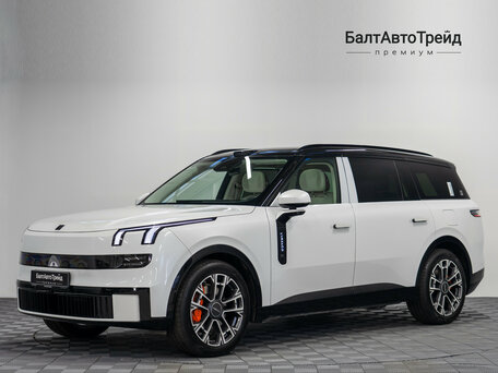 Lynk & Co 900