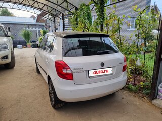 2013 Skoda Fabia II Рестайлинг, белый, 880000 рублей, вид 2