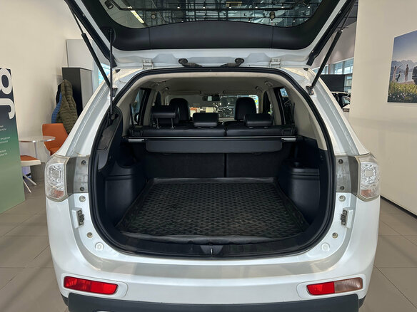 2014 Mitsubishi Outlander III Рестайлинг, белый, 1570000 рублей - вид 33