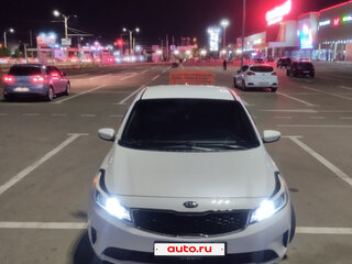 2017 Kia Forte II Рестайлинг, белый, 1120000 рублей, вид 3
