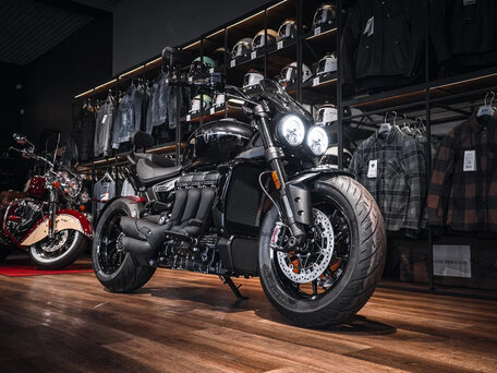 2026 Triumph Rocket 3, серый, 3200000 рублей, вид 2