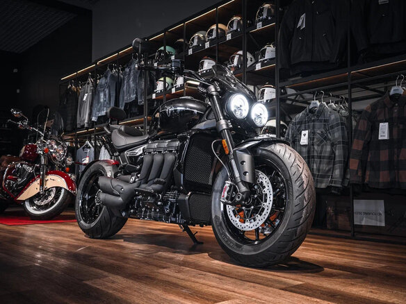 2026 Triumph Rocket 3, серый, 3200000 рублей - вид 1