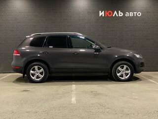 2012 Volkswagen Touareg II, чёрный, 1850000 рублей, вид 4