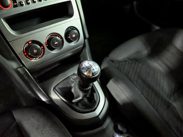 2010 Peugeot 308 I, чёрный - вид 8