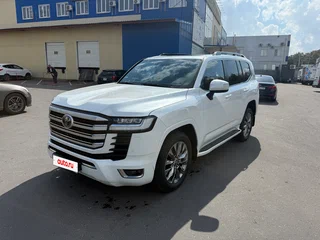 2021 Toyota Land Cruiser 300 Series, белый, 8600000 рублей, вид 1