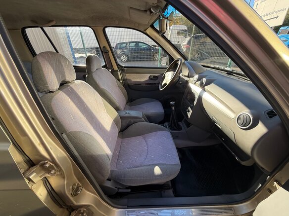 2006 BYD Flyer, золотистый, 105000 рублей - вид 11