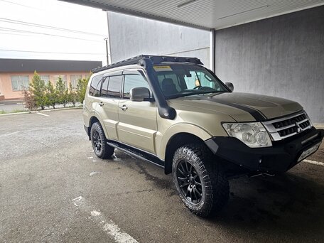 2017 Mitsubishi Pajero IV Рестайлинг 2, золотистый, 3150000 рублей, вид 3