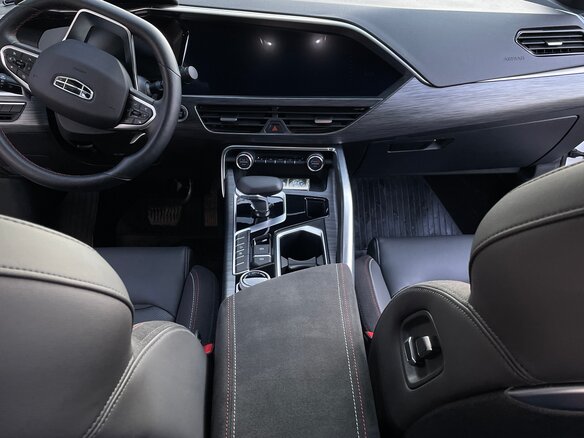 2024 Geely Tugella I Рестайлинг, белый, 2850000 рублей - вид 8