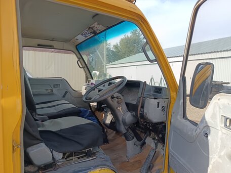 1988 Fuso (Mitsubishi) Canter, жёлтый, 2000000 рублей, вид 1