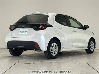2023 Toyota Yaris IV, белый, 770002 рублей, вид 3