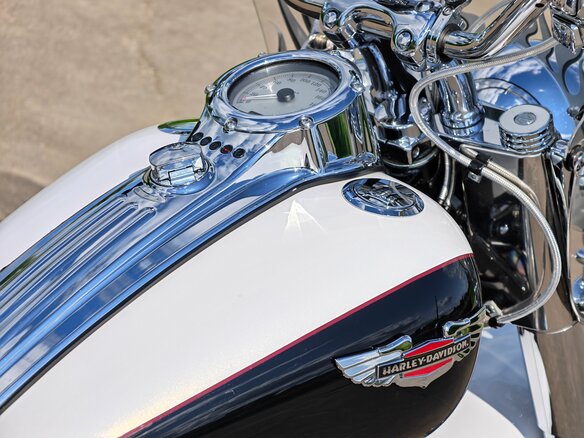 2006 Harley-Davidson Softail Deluxe, белый, 2100000 рублей - вид 13