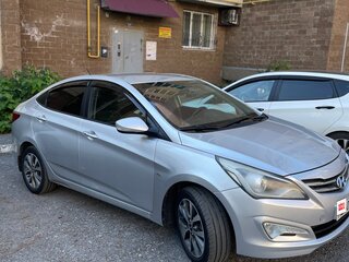 2014 Hyundai Solaris I Рестайлинг, серебристый, 850000 рублей, вид 4