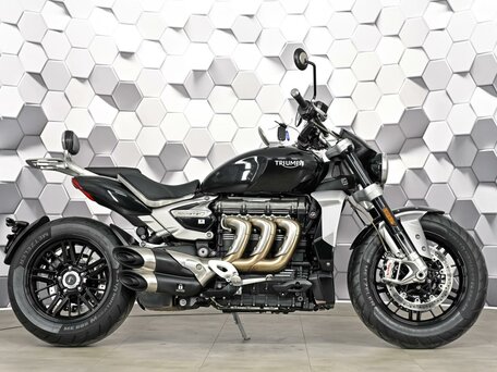 2021 Triumph Rocket 3, чёрный, 1699000 рублей, вид 3