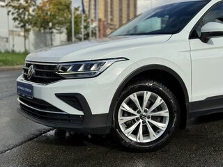 2021 Volkswagen Tiguan II Рестайлинг, белый, 2650000 рублей, вид 4