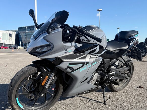 2023 CFMoto 300SR, серый, 379000 рублей - вид 1
