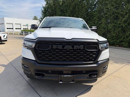 2025 Ram 1500 Crew Cab V Рестайлинг, белый, 5877000 рублей, вид 2