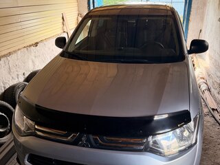 2013 Mitsubishi Outlander III, серебристый, 2000000 рублей, вид 2