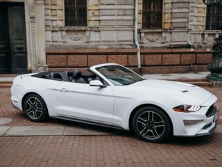 2017 Ford Mustang VI Рестайлинг, белый, 2250000 рублей, вид 4