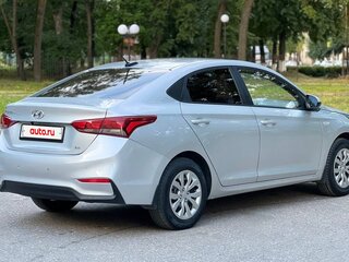 2018 Hyundai Solaris II, серебристый, 899900 рублей, вид 4