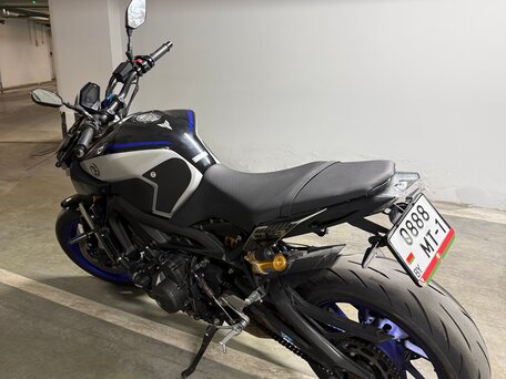 2019 Yamaha MT-09 (FZ-09), серебристый, 700000 рублей, вид 4