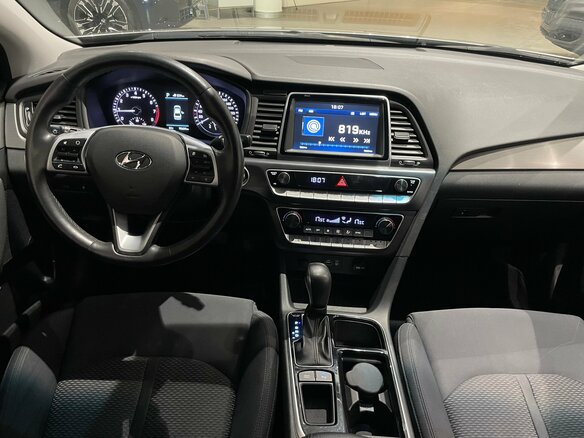 2018 Hyundai Sonata VII (LF) Рестайлинг, серый, 1800000 рублей - вид 12