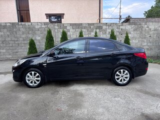 2013 Hyundai Solaris I, чёрный, 819999 рублей, вид 2