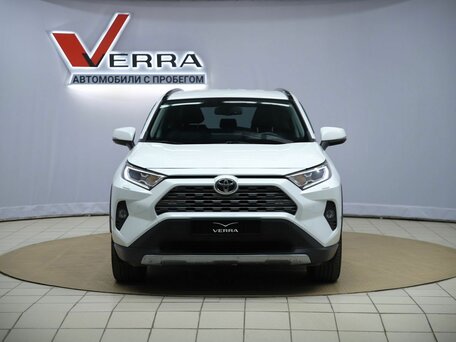 2022 Toyota RAV4 V (XA50), белый, 3890000 рублей, вид 2